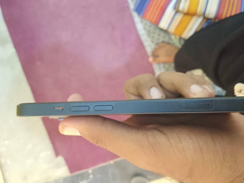 Apple iPhone 13 5