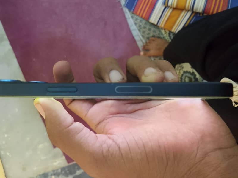 Apple iPhone 13 6