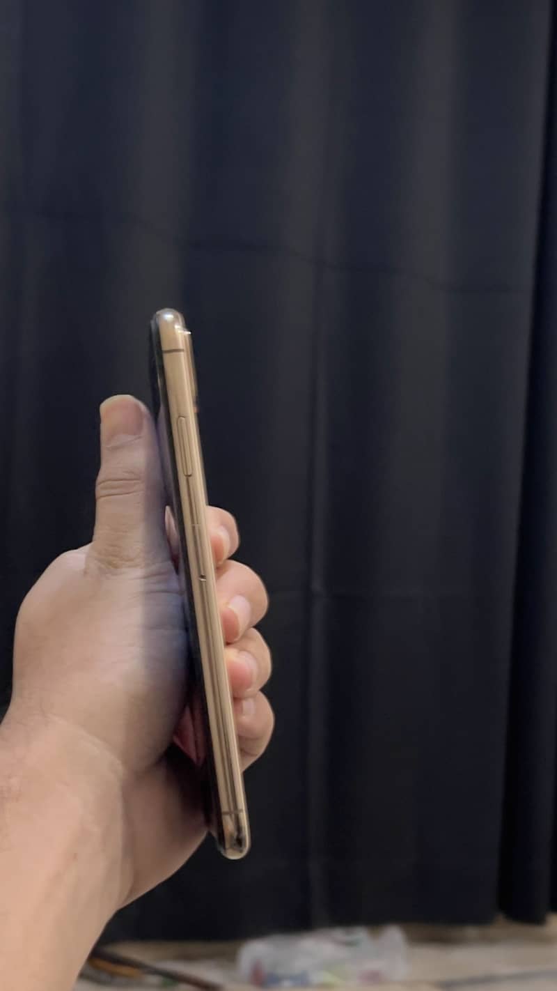 Apple iPhone XS Max 6