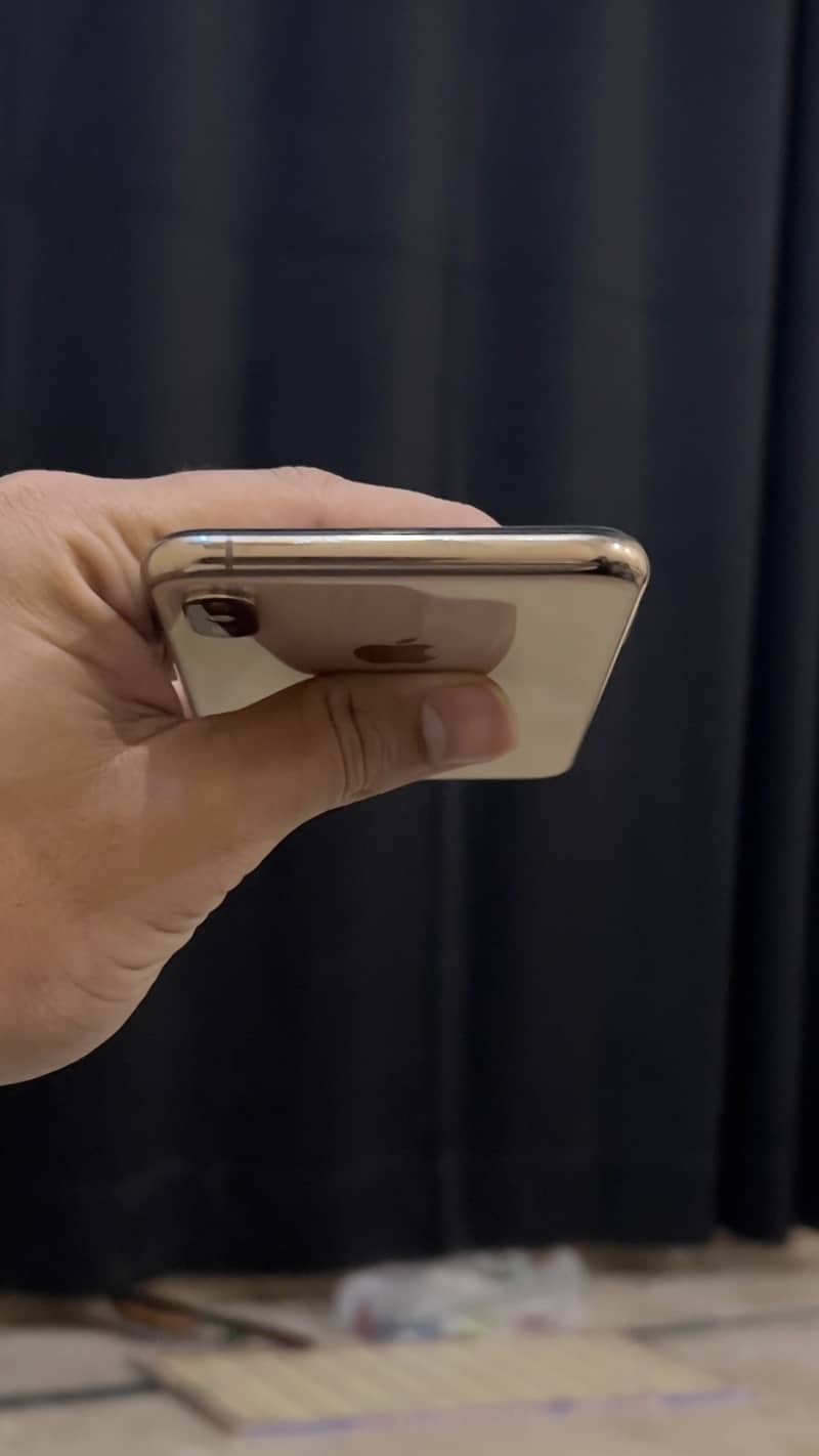 Apple iPhone XS Max 9