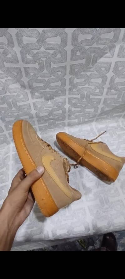 All type of thrifted sneakers and of all all brand shoes available