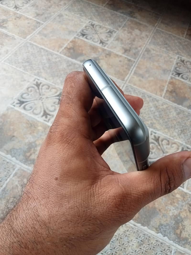 Google Pixel 8 4