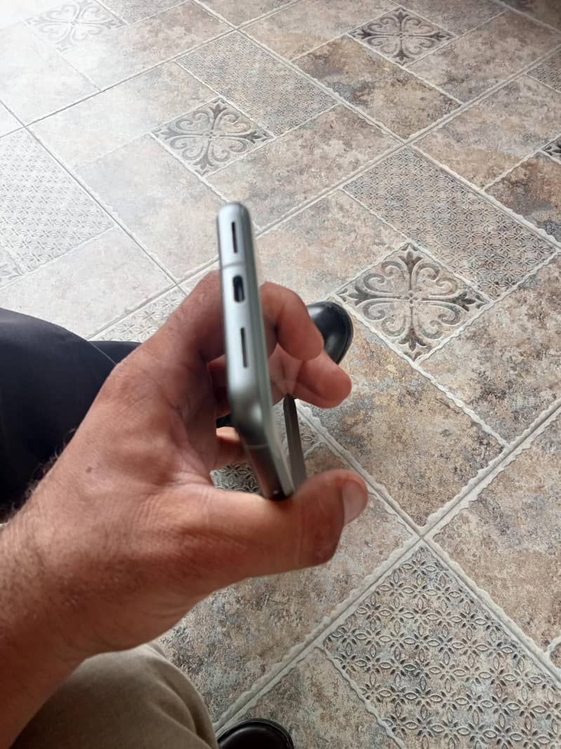 Google Pixel 8 5