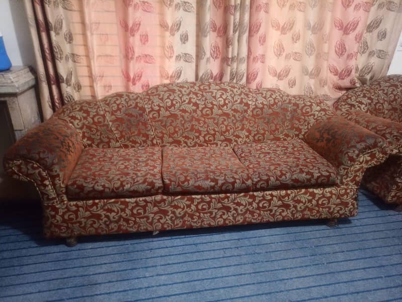 Red shell shaped sofa set used 0
