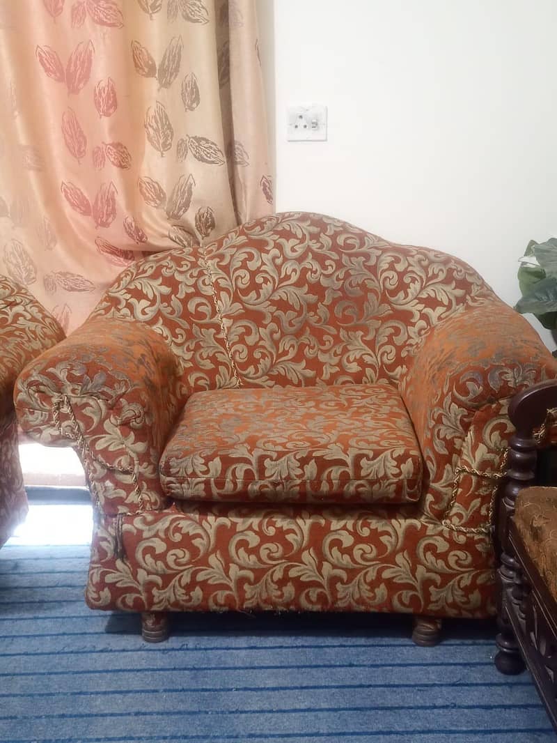 Red shell shaped sofa set used 4