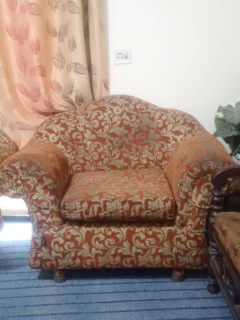 Red shell shaped sofa set used 5