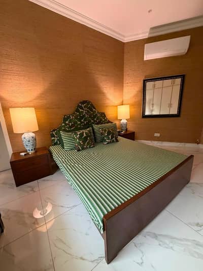 bed saitable lamps matches  bed sheet  Pillow