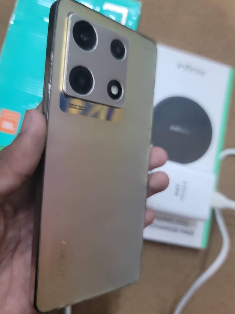 Infinix Note 30 Pro 4