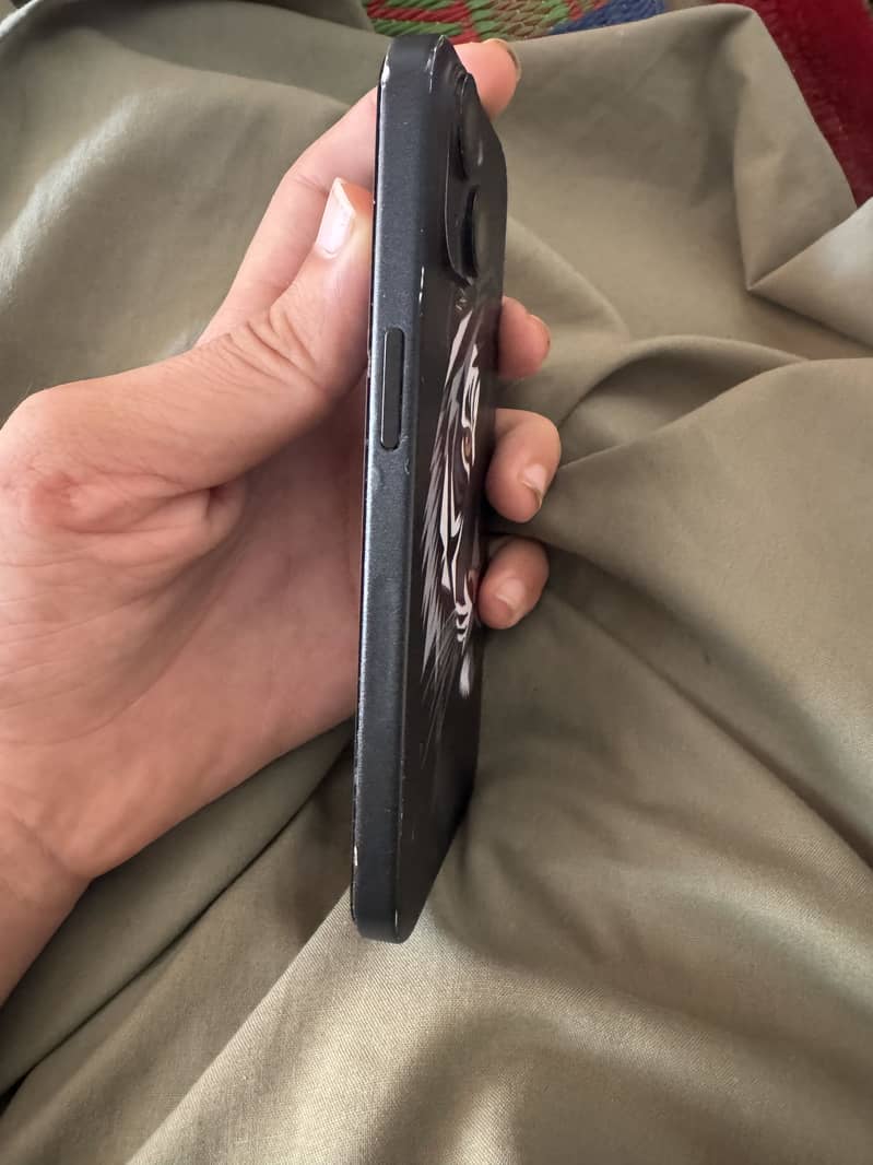 Apple iPhone 15 4