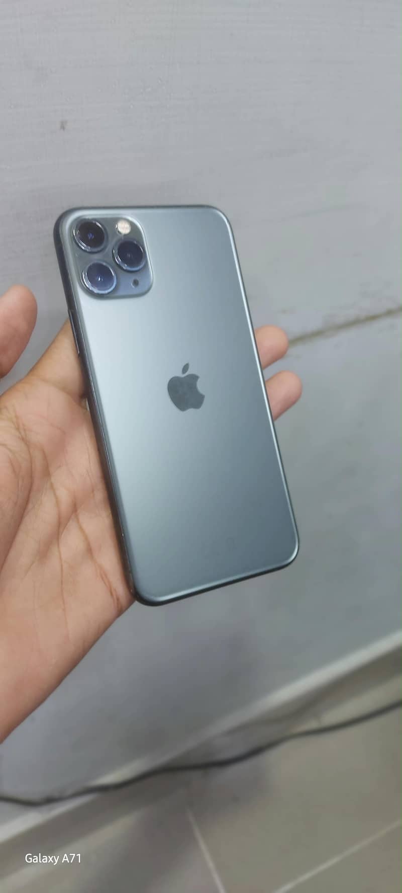 Apple iPhone 11 Pro 4