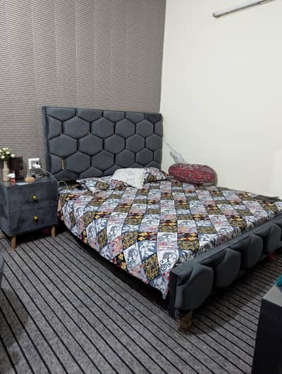 bed set and dressing table