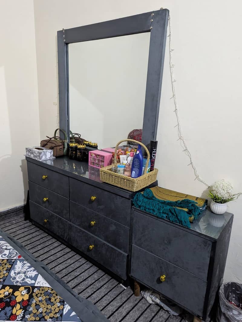 bed set and dressing table 1