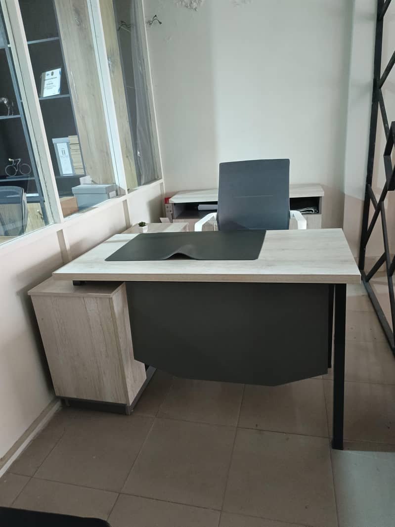 Executive Office Tables 17
