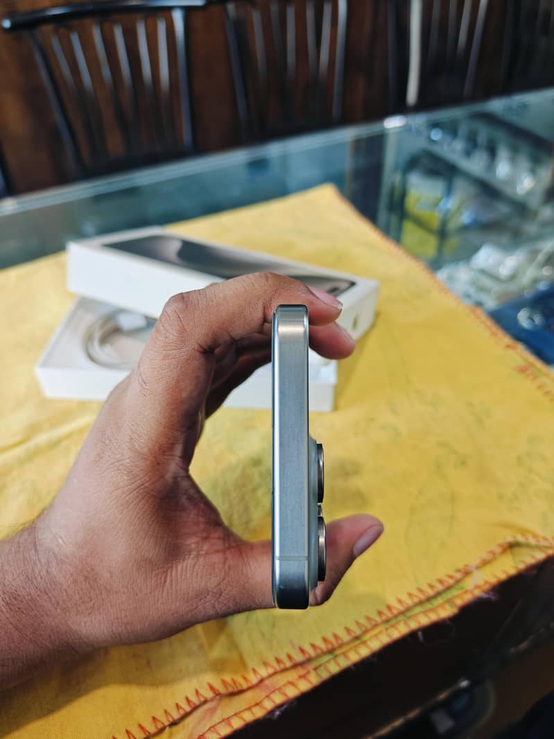 Apple iPhone 15 Pro Max 2