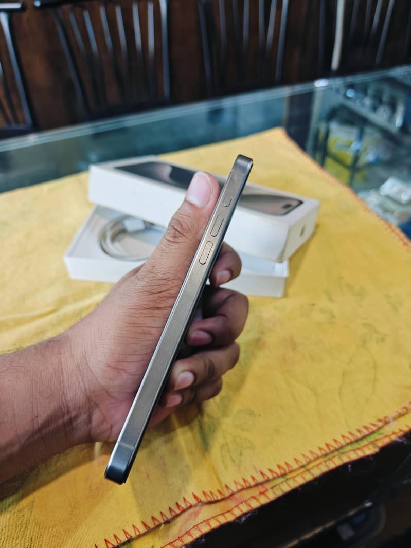 Apple iPhone 15 Pro Max 3