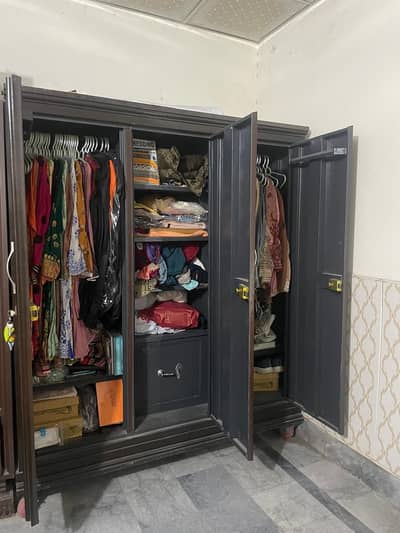 3 Door Big Cupboard in good condition.
