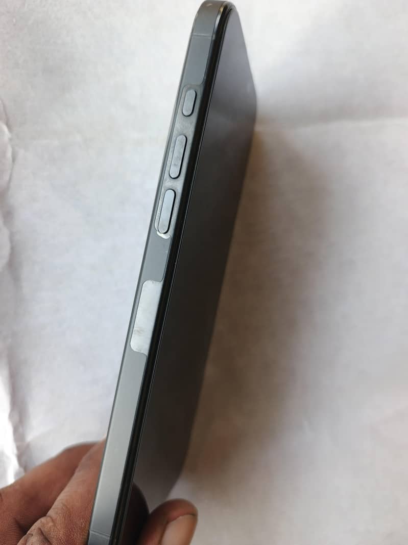 Apple iPhone 16 Pro Max 3