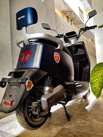 Metro Yadea E8S Range Maker 2024 – 8000 km – Complete Original Docs