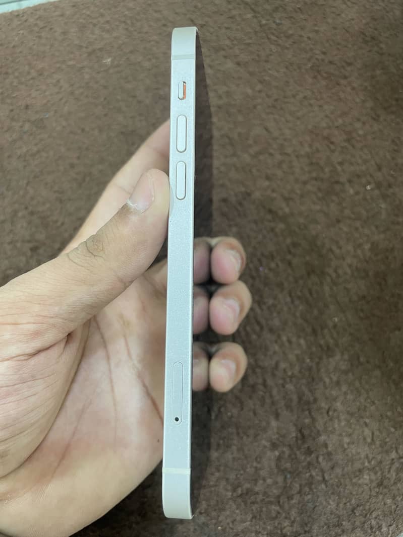 Apple iPhone 12 4