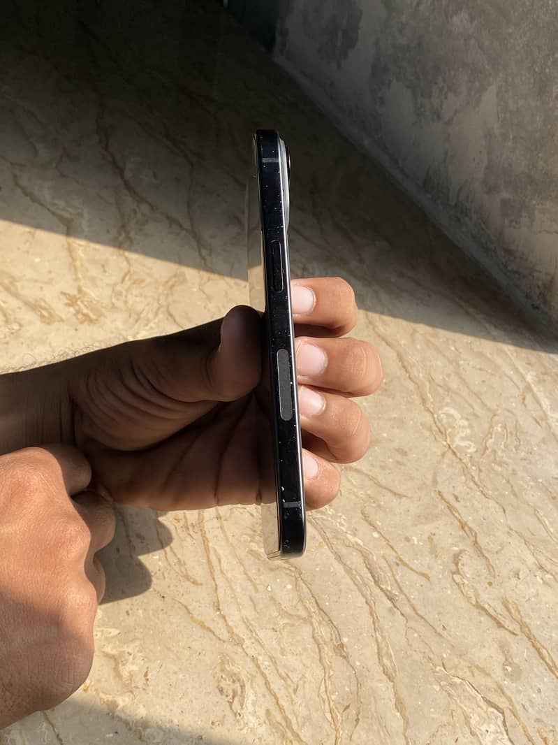 Apple iPhone 15 4