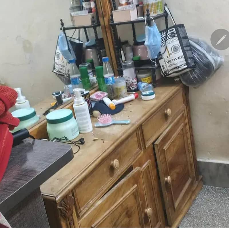 Bed with dressing table 0
