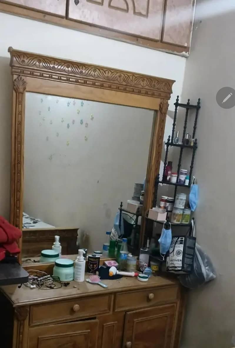 Bed with dressing table 2