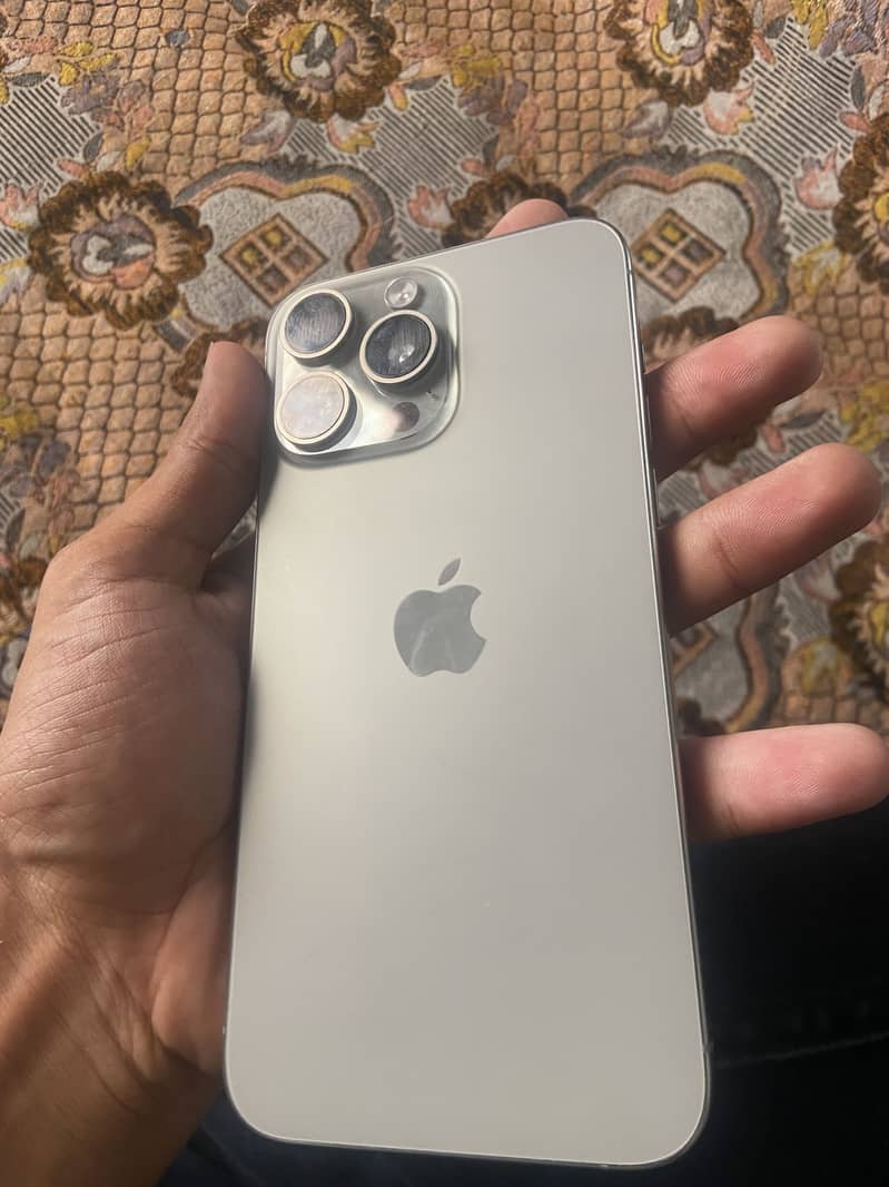 Apple iPhone 15 Pro Max 0