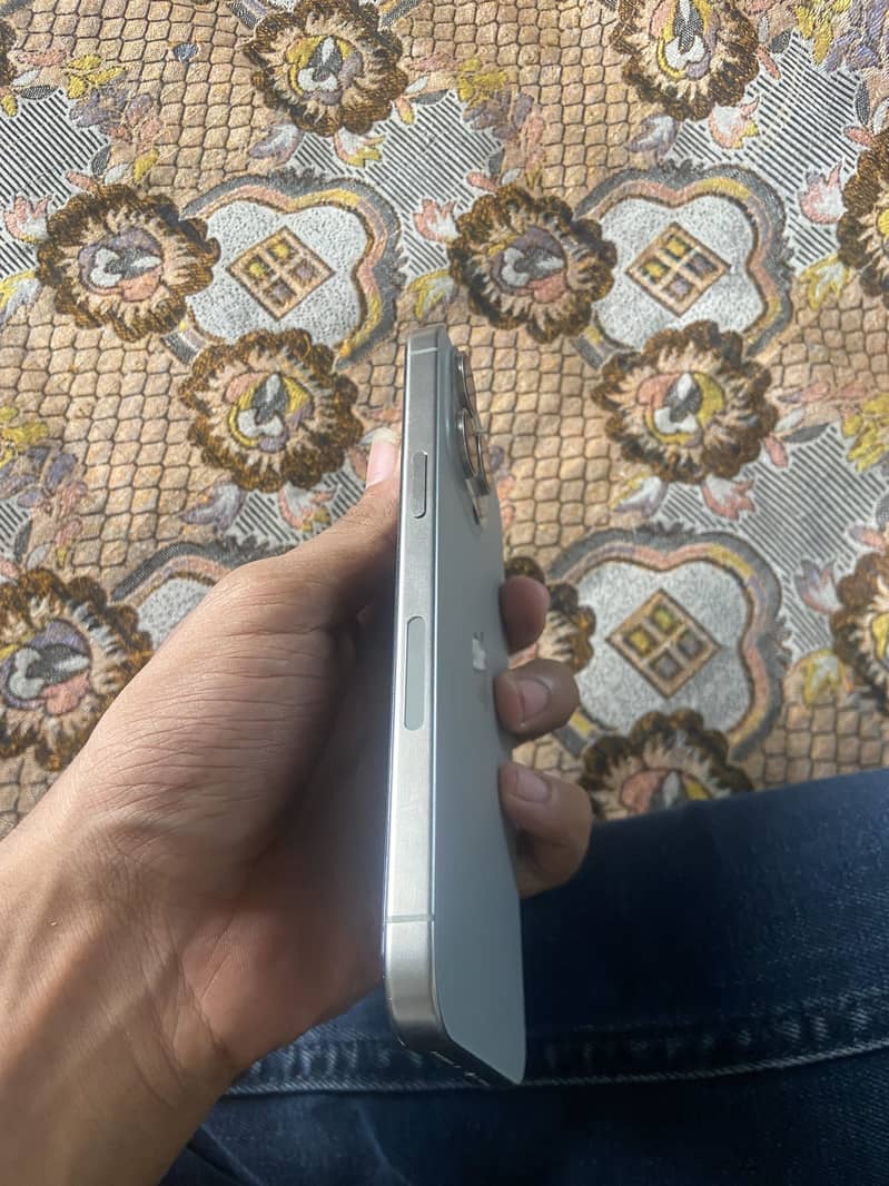 Apple iPhone 15 Pro Max 1