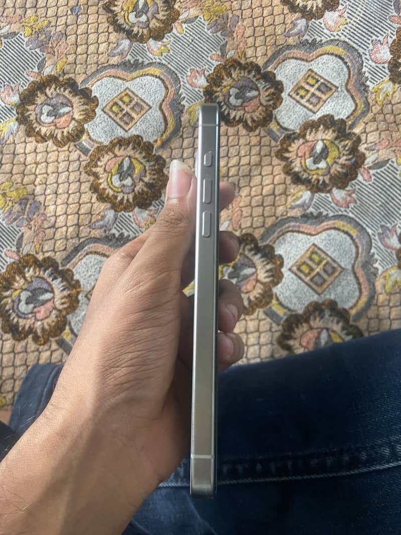 Apple iPhone 15 Pro Max 3