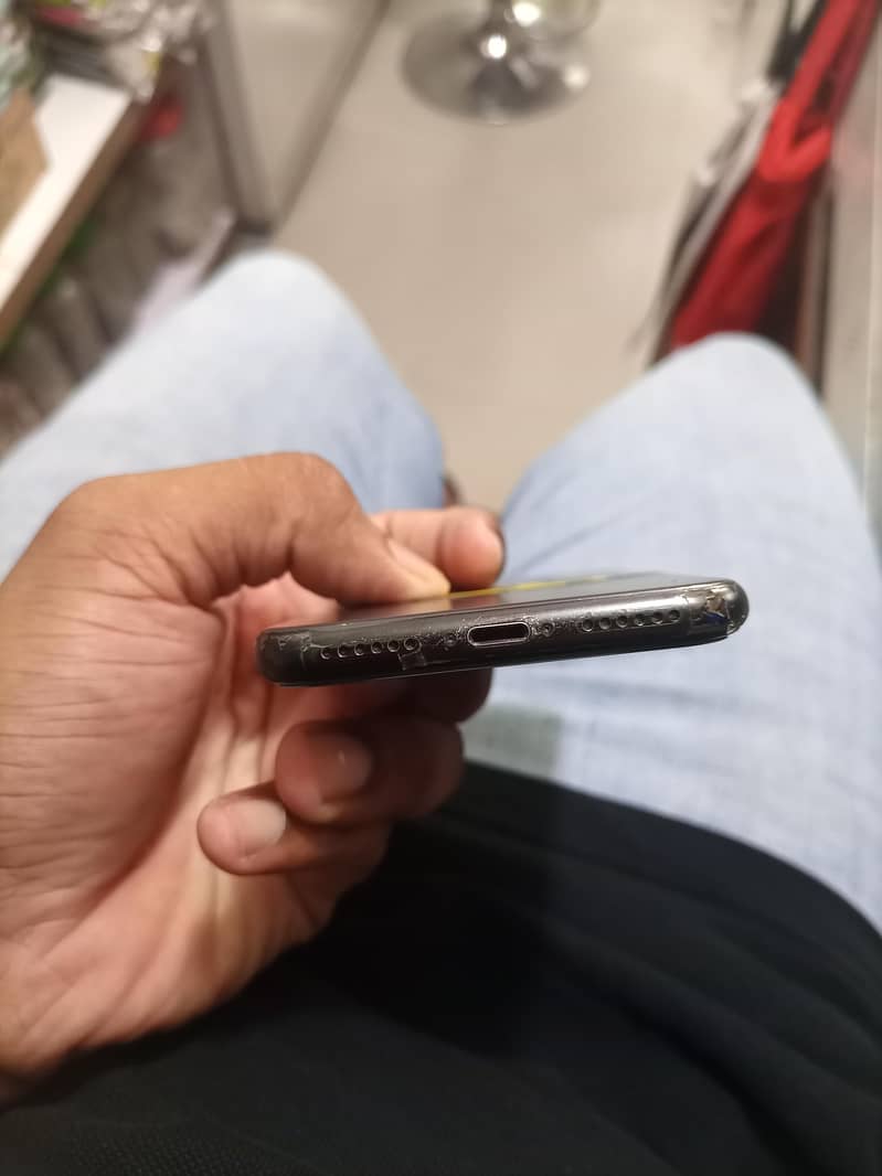 Apple iPhone X 4