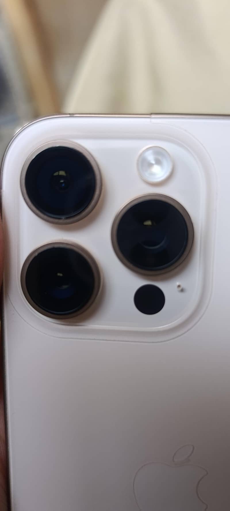 Apple iPhone 16 Pro Max 2