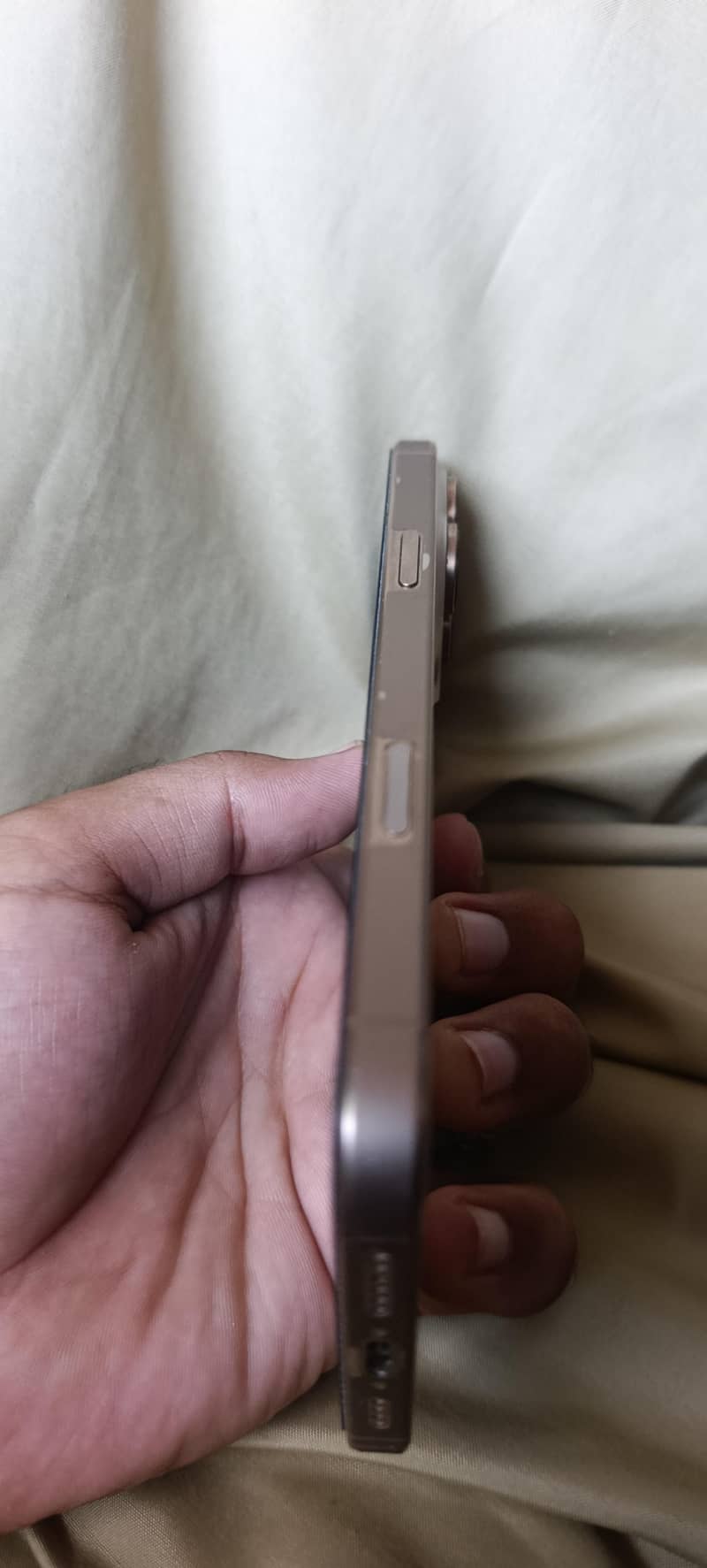Apple iPhone 16 Pro Max 3