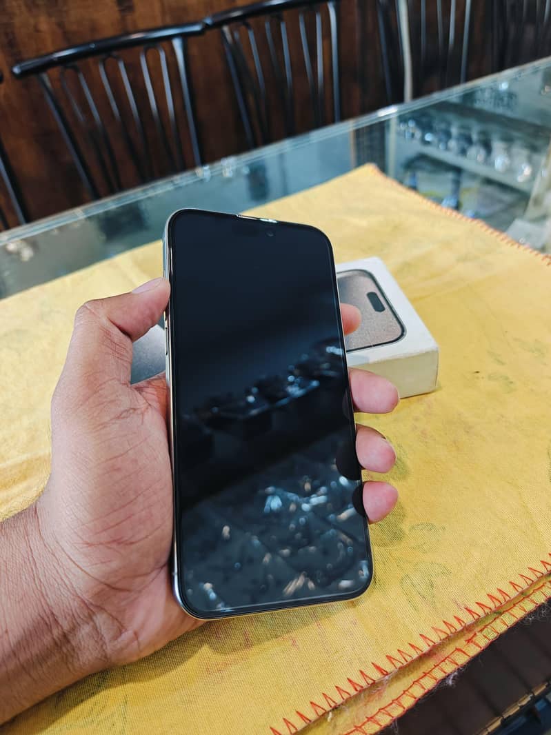 Apple iPhone 15 Pro Max 1