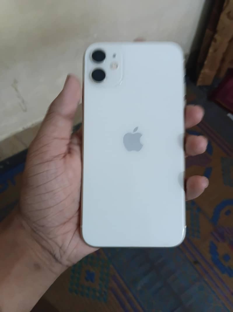 Apple iPhone 11 4