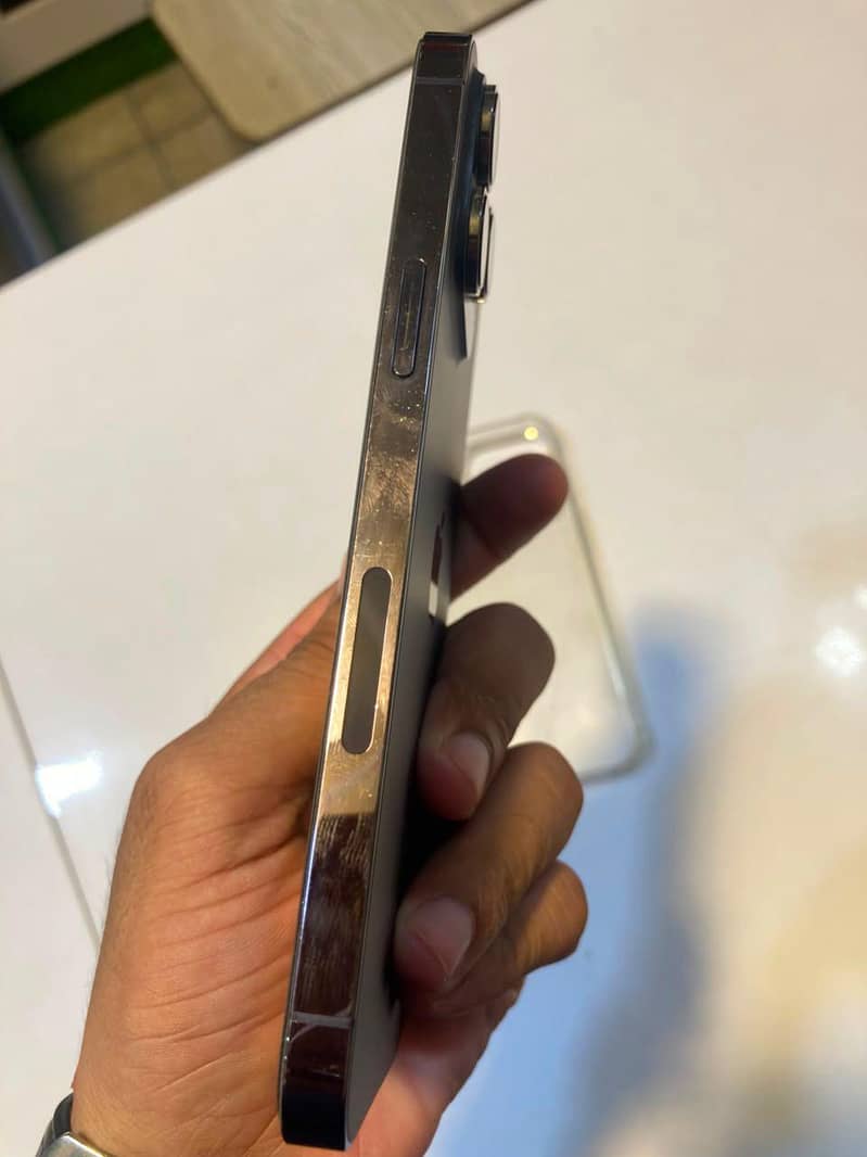 iPhone 14 Pro Max 2