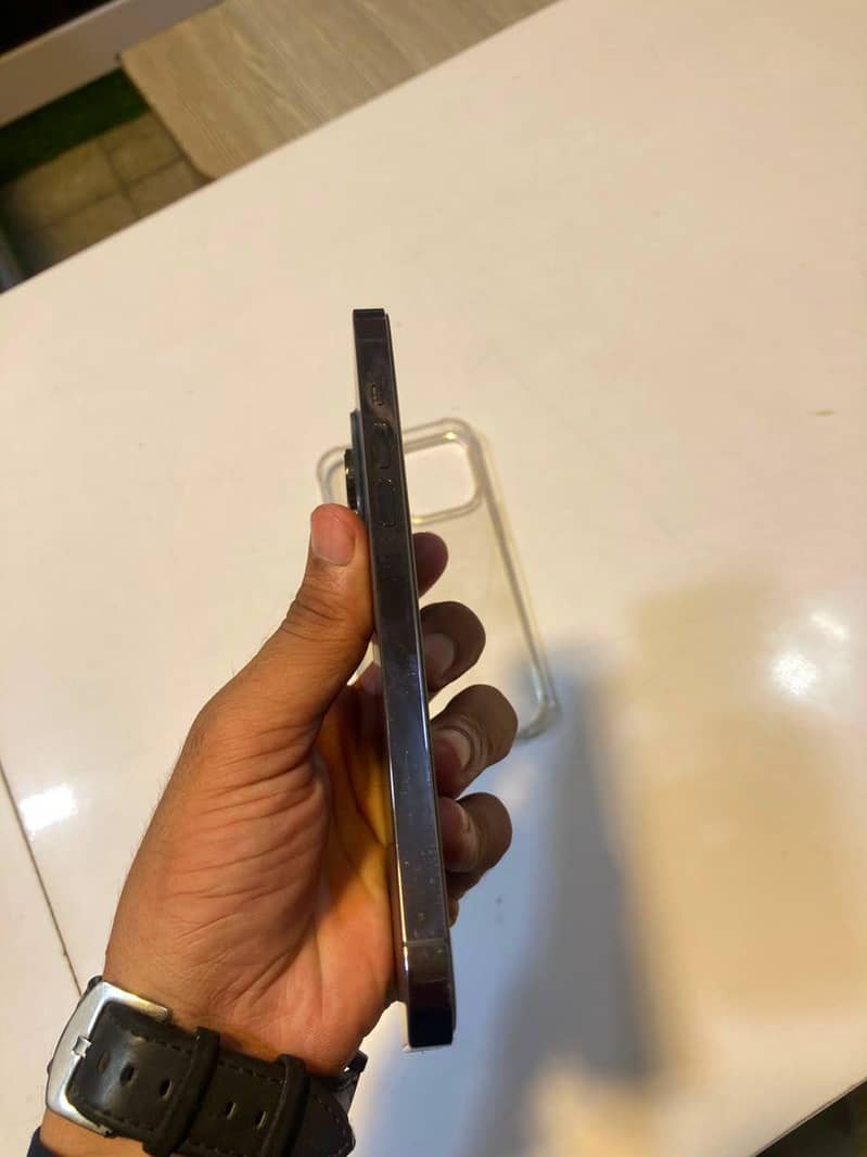iPhone 14 Pro Max 4