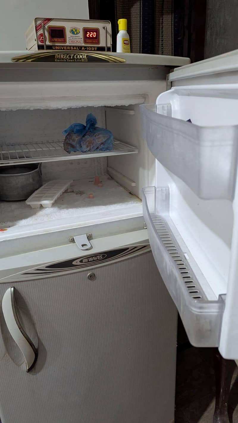 Waves fridge medium size 1