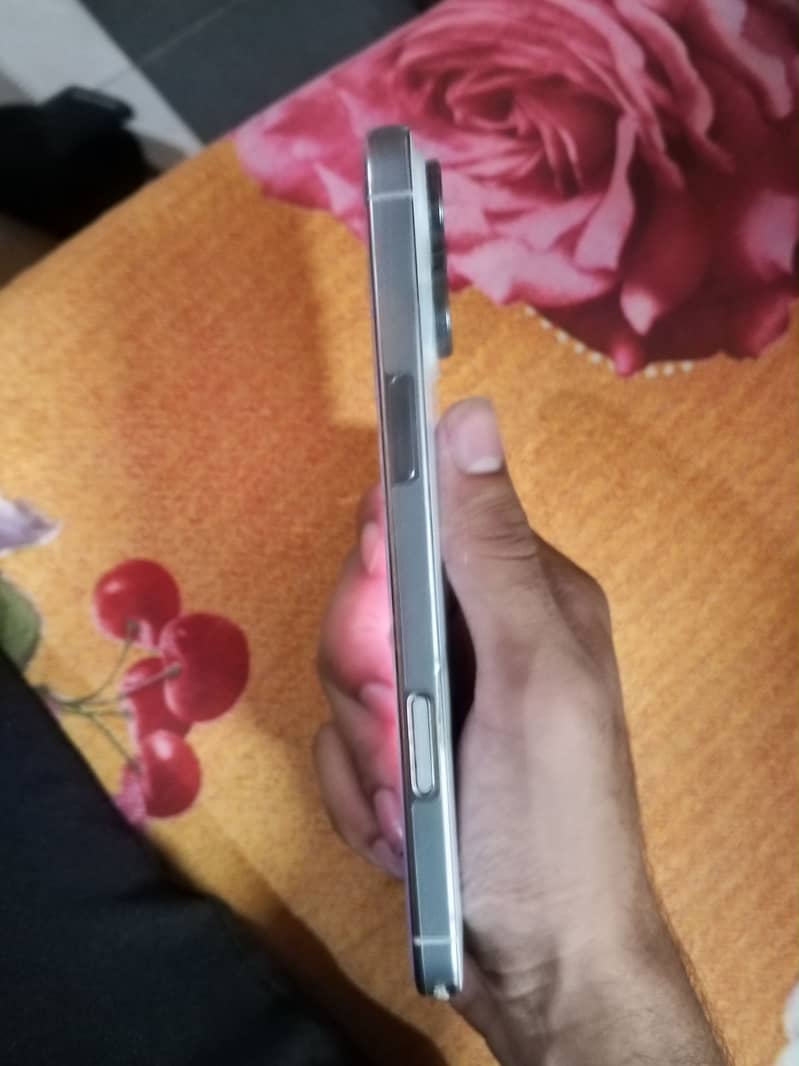 Apple iPhone 16 Pro Max 2