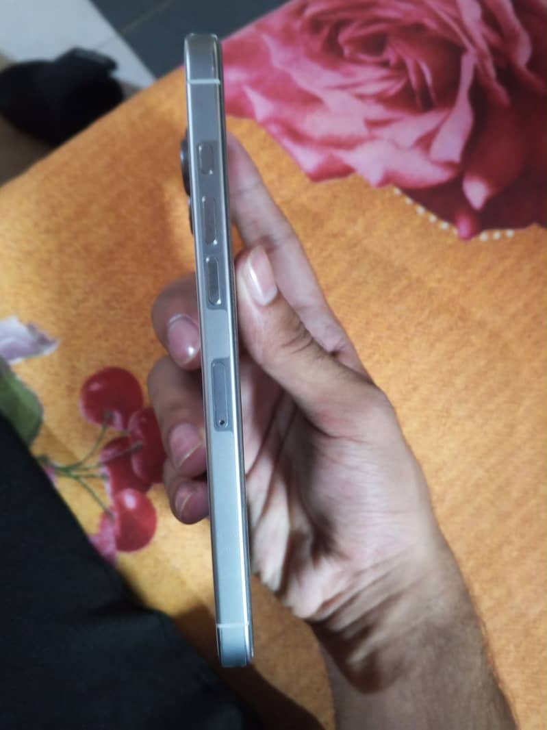 Apple iPhone 16 Pro Max 3