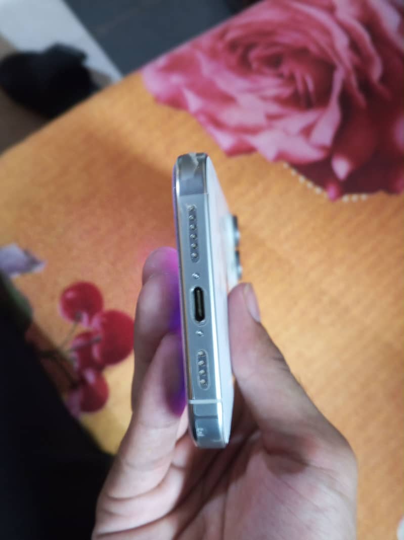 Apple iPhone 16 Pro Max 5