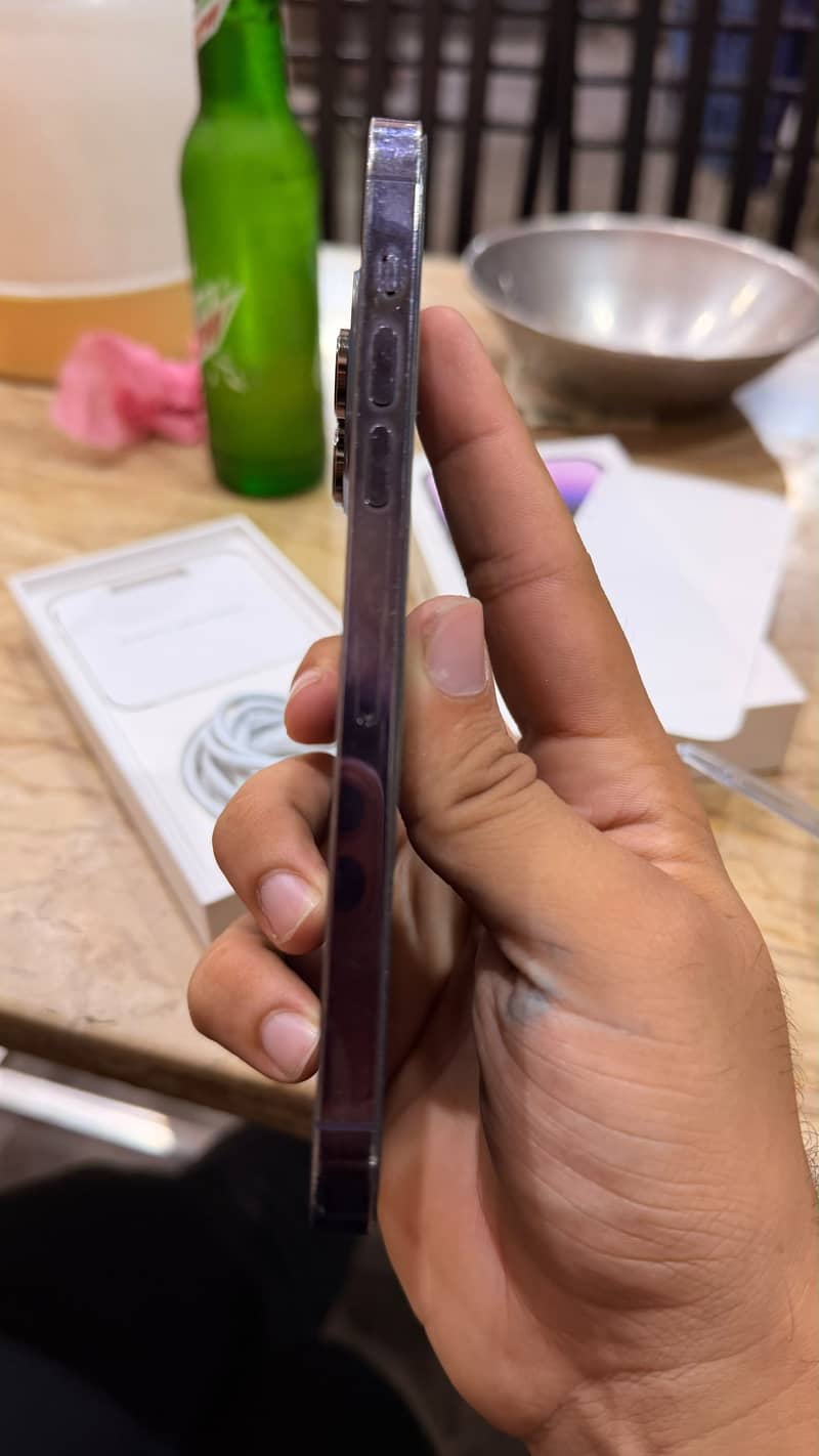 Apple iPhone 14 Pro Max 0