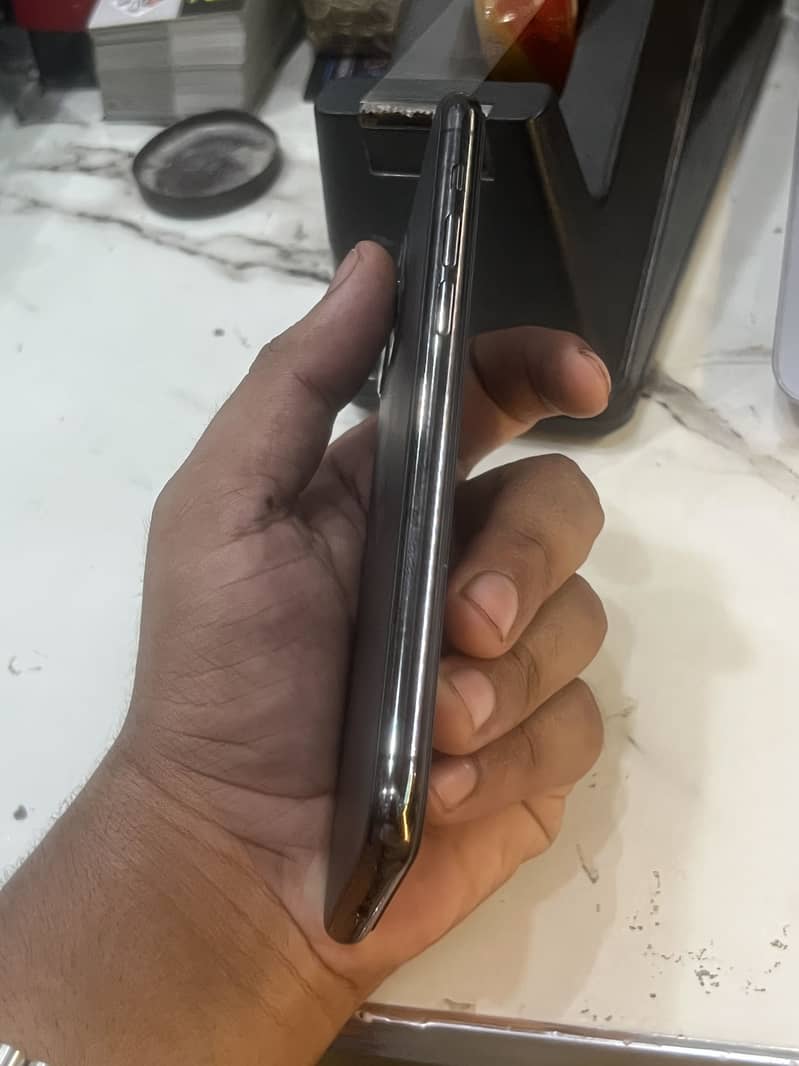 Apple iPhone 11 Pro 1