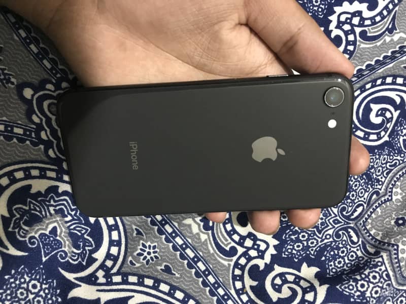 Apple iPhone 8 1