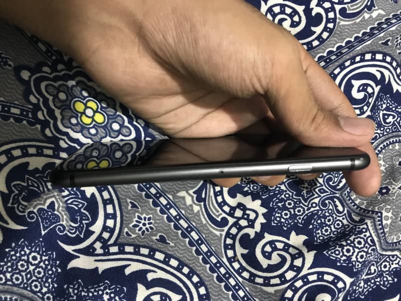 Apple iPhone 8 3