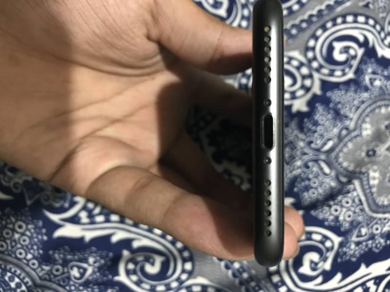Apple iPhone 8 4