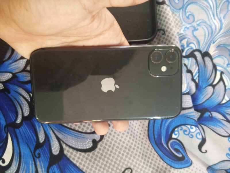 Apple iPhone 11 3