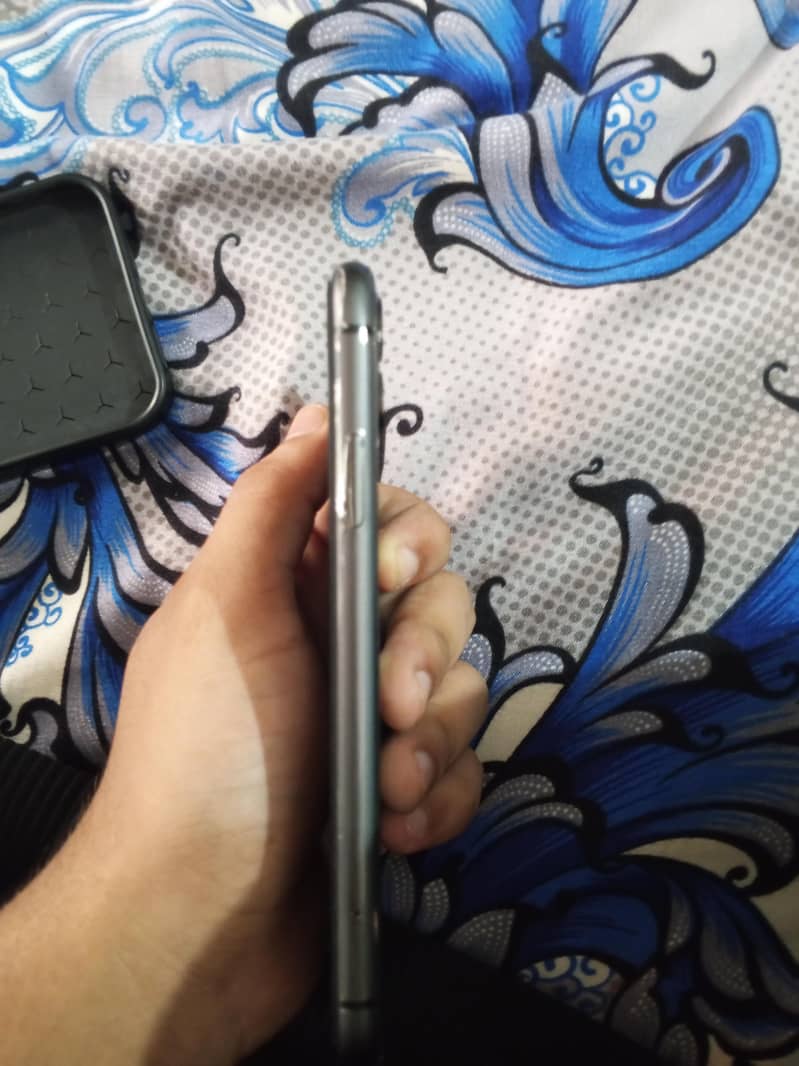 Apple iPhone 11 5