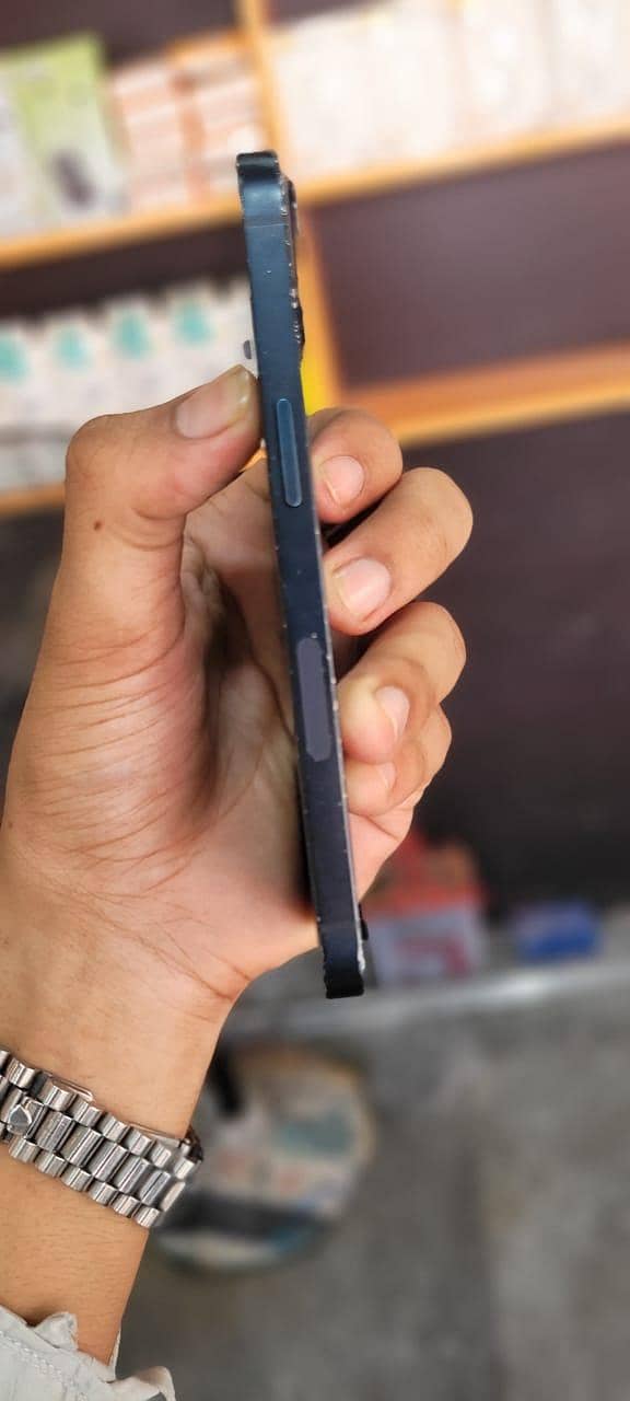 Apple iPhone 13 1