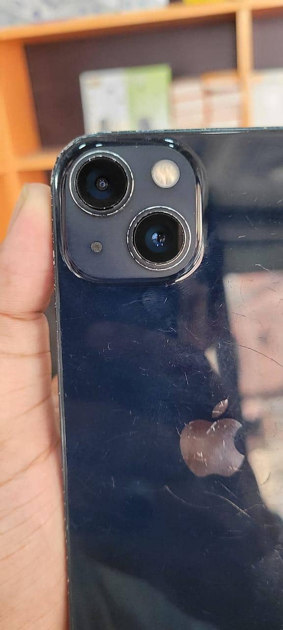 Apple iPhone 13 8