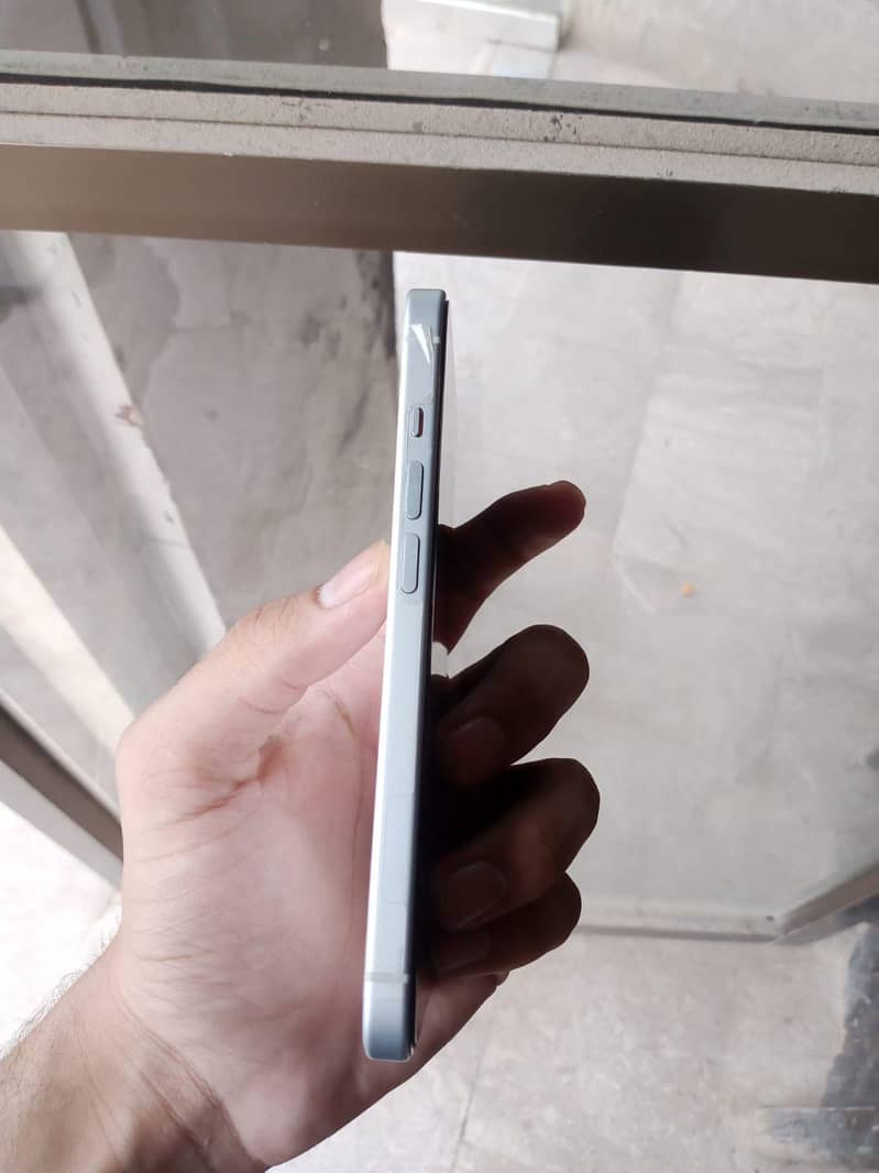 Apple iPhone 15 3